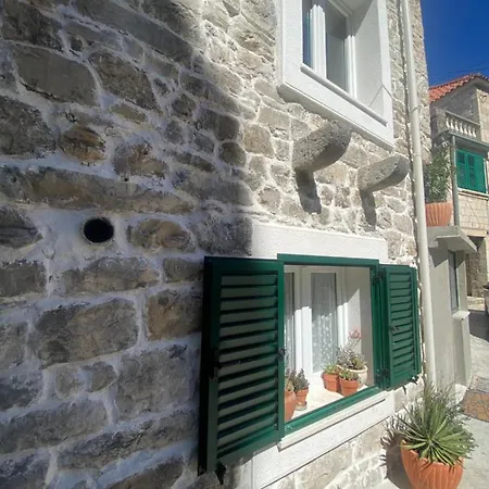 Oleandar Apartamento Kaštela